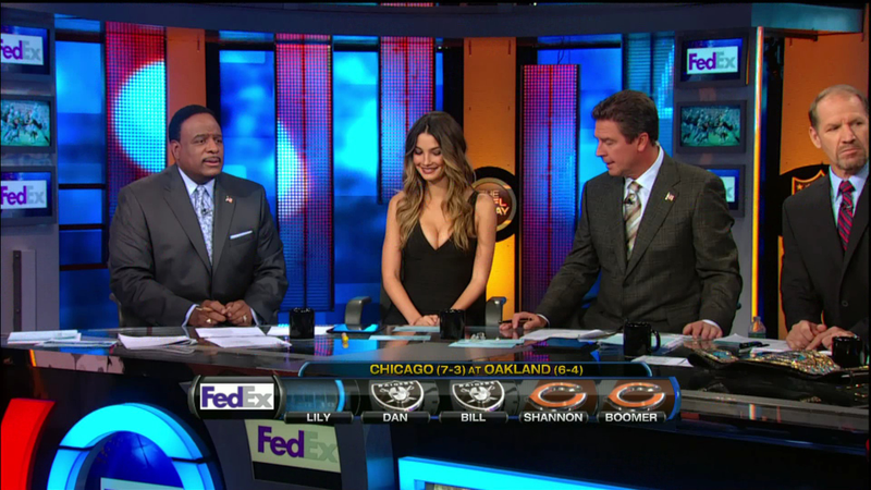 Illustration for article titled Dan Marino Spent Most Of "The NFL Today" Staring At Lily Aldridge's Cleavage